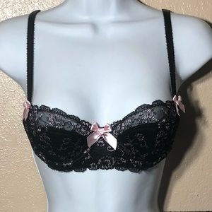 Victoria Secret lace pink black bra size 32B NWOT